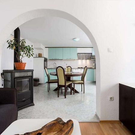 Apartmani Vinko Tribunj-Sovlje Tribalj Exteriör bild