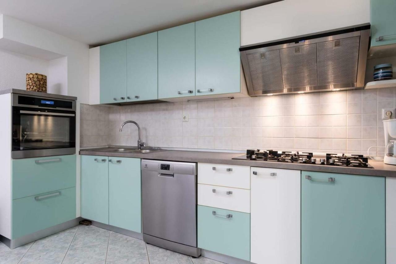 Apartmani Vinko Tribunj-Sovlje Tribalj Exteriör bild