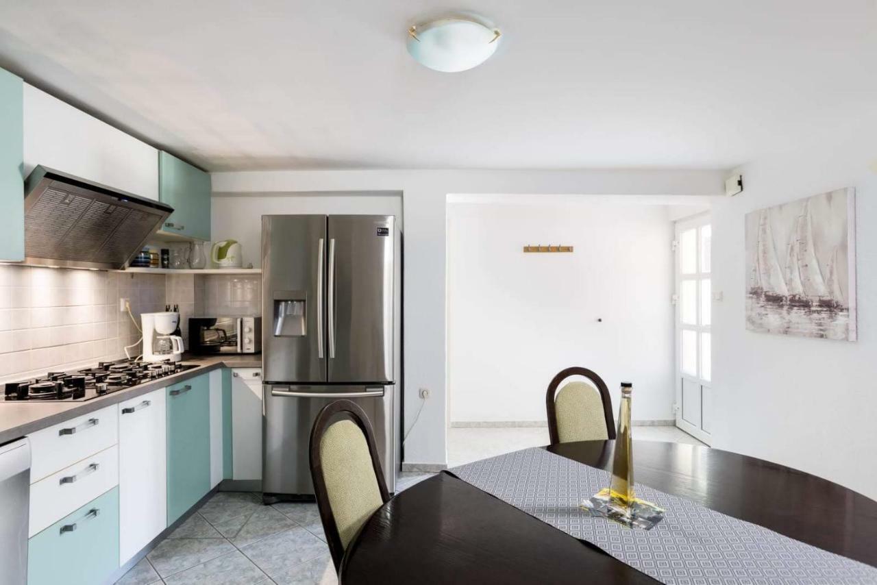 Apartmani Vinko Tribunj-Sovlje Tribalj Exteriör bild