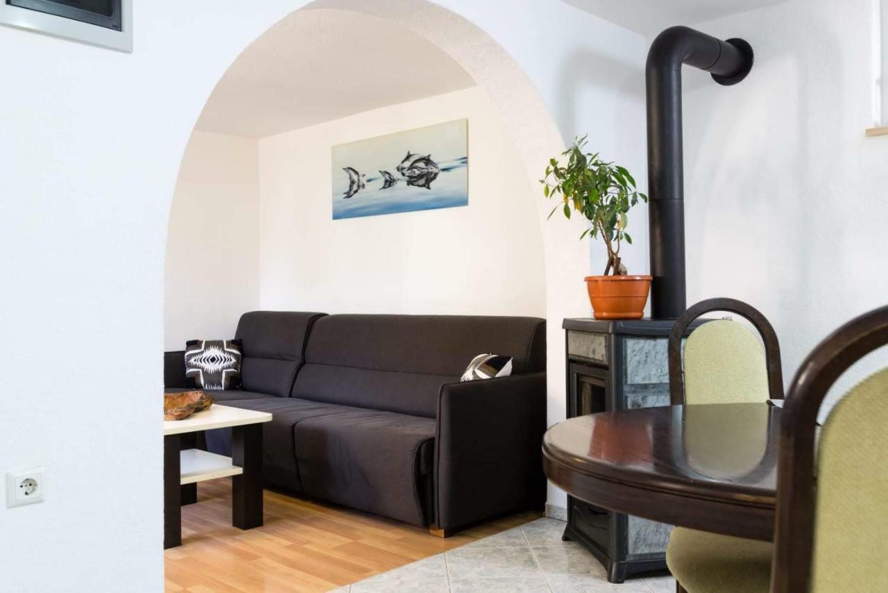 Apartmani Vinko Tribunj-Sovlje Tribalj Exteriör bild