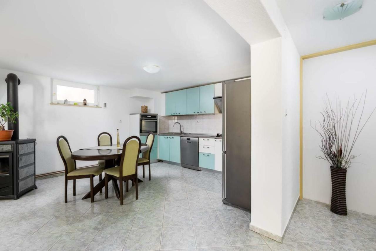 Apartmani Vinko Tribunj-Sovlje Tribalj Exteriör bild