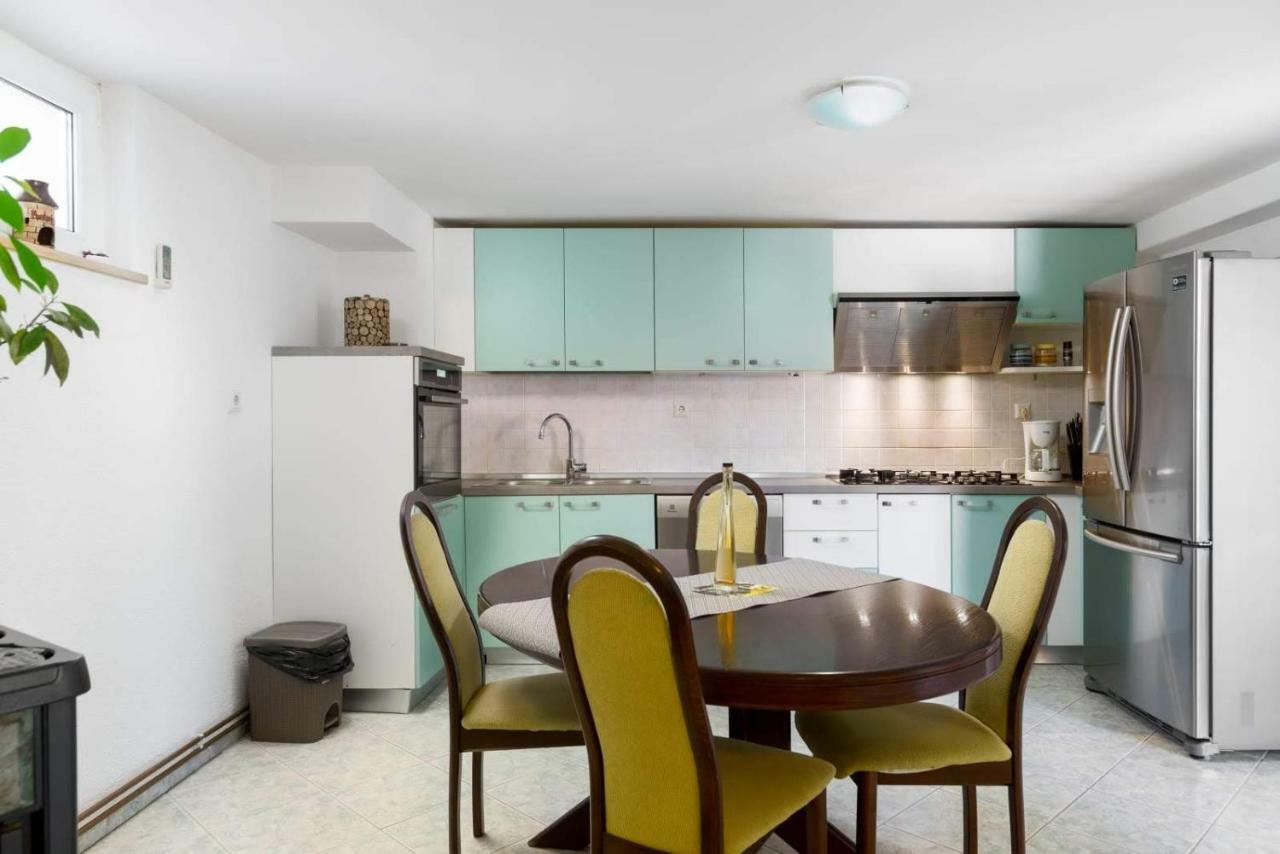 Apartmani Vinko Tribunj-Sovlje Tribalj Exteriör bild