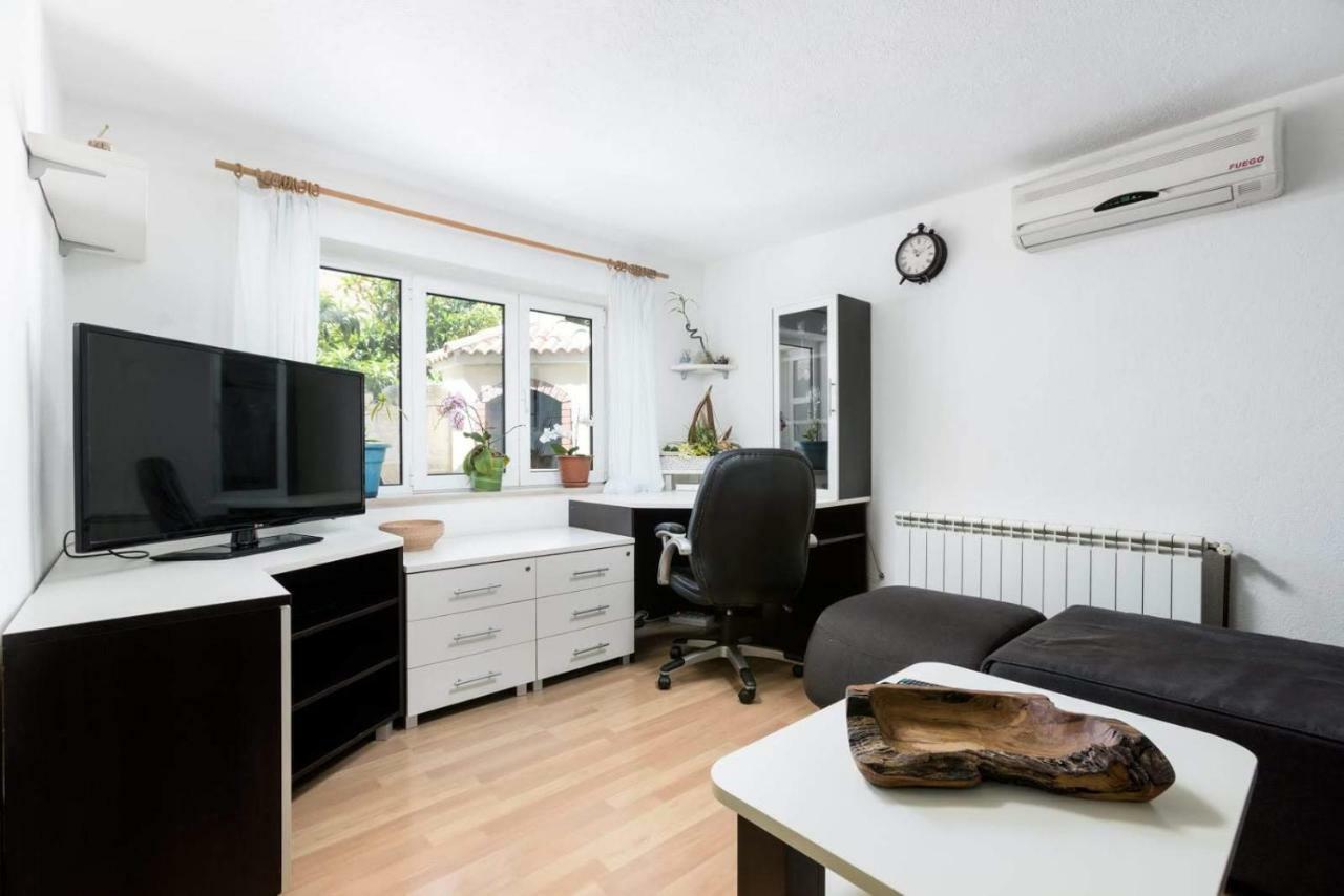 Apartmani Vinko Tribunj-Sovlje Tribalj Exteriör bild
