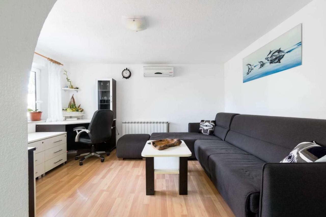 Apartmani Vinko Tribunj-Sovlje Tribalj Exteriör bild