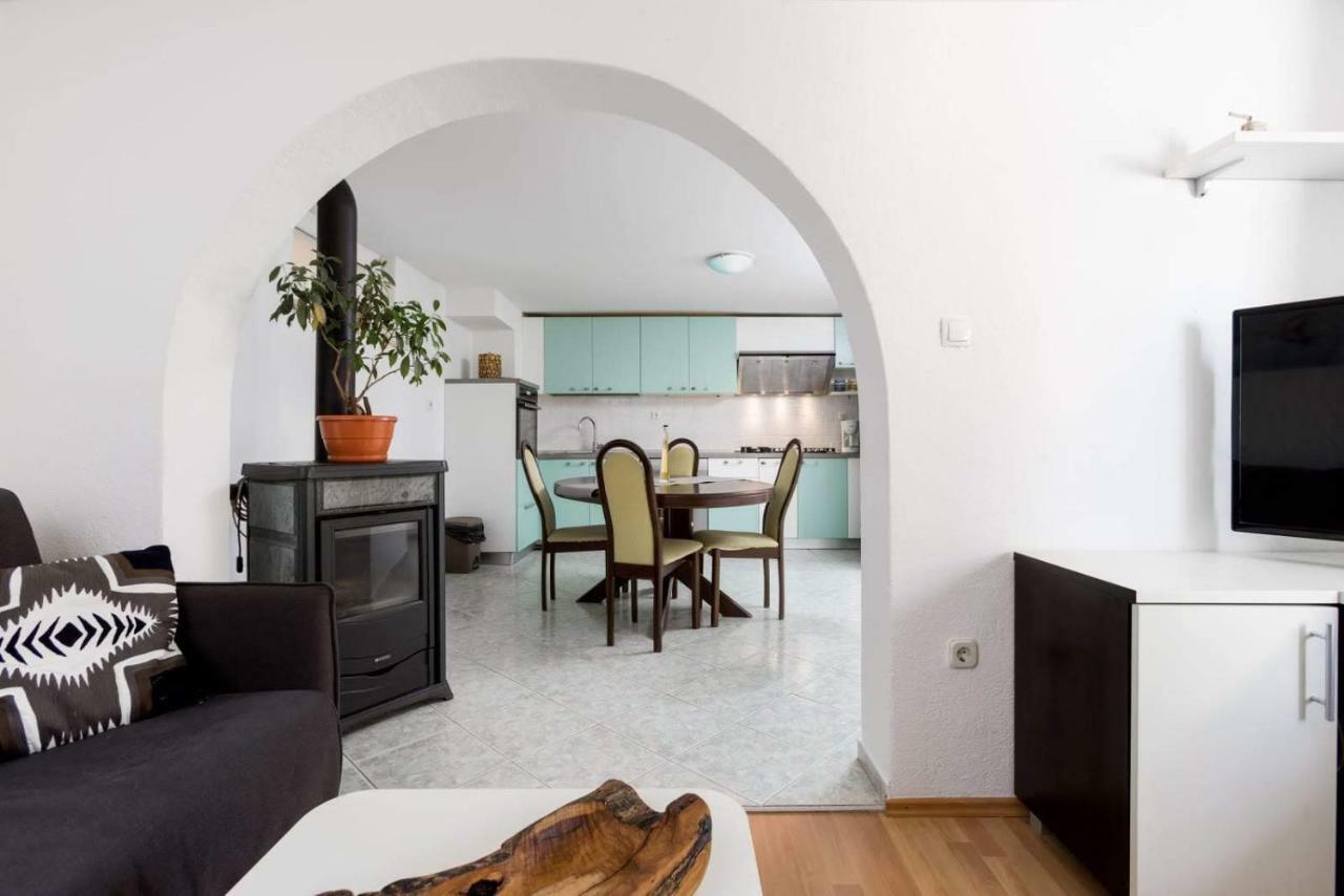 Apartmani Vinko Tribunj-Sovlje Tribalj Exteriör bild