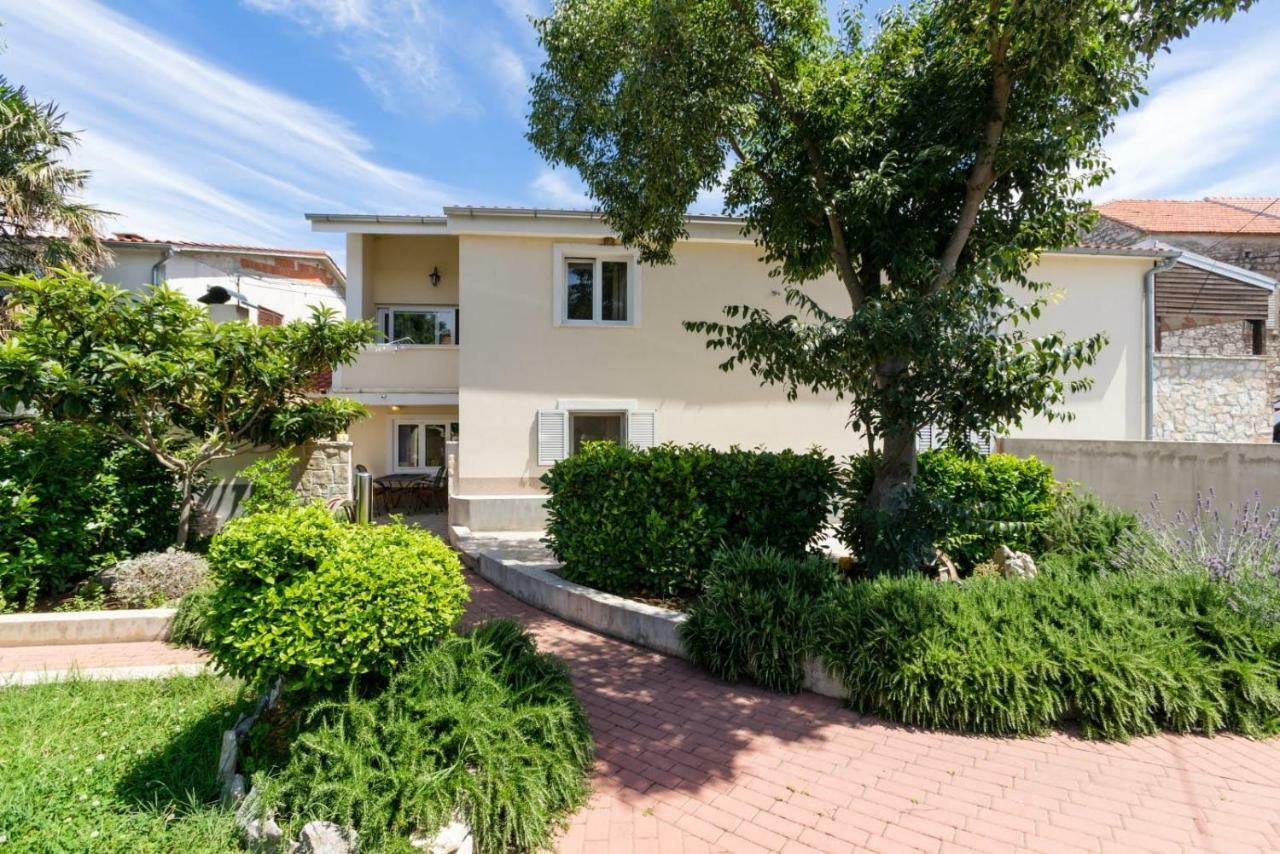 Apartmani Vinko Tribunj-Sovlje Tribalj Exteriör bild