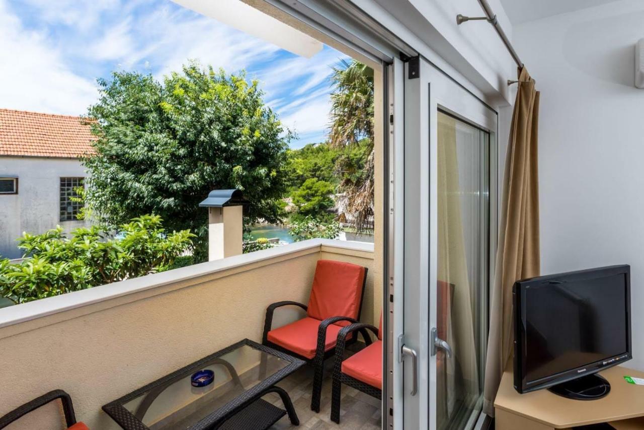 Apartmani Vinko Tribunj-Sovlje Tribalj Exteriör bild