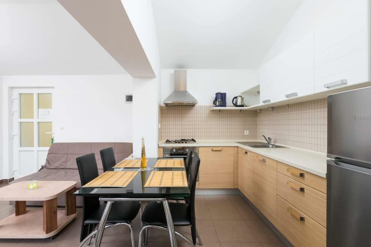 Apartmani Vinko Tribunj-Sovlje Tribalj Exteriör bild