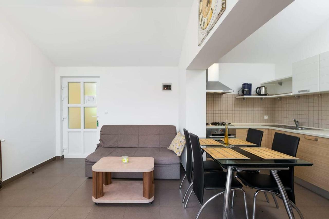 Apartmani Vinko Tribunj-Sovlje Tribalj Exteriör bild